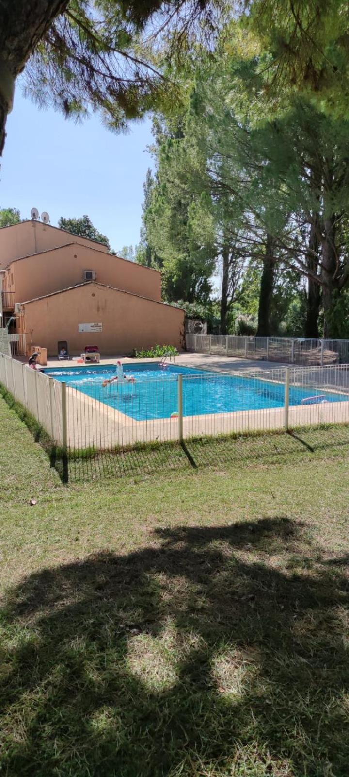 Appartement Residence De Vacances Les Hameaux De Camargue Арл Екстериор снимка