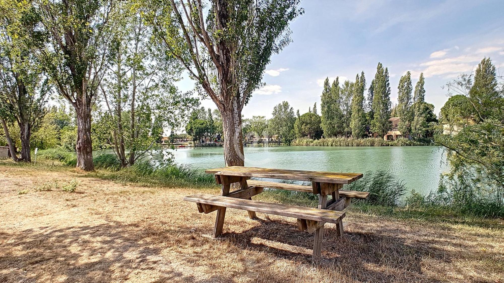 Appartement Residence De Vacances Les Hameaux De Camargue Арл Екстериор снимка